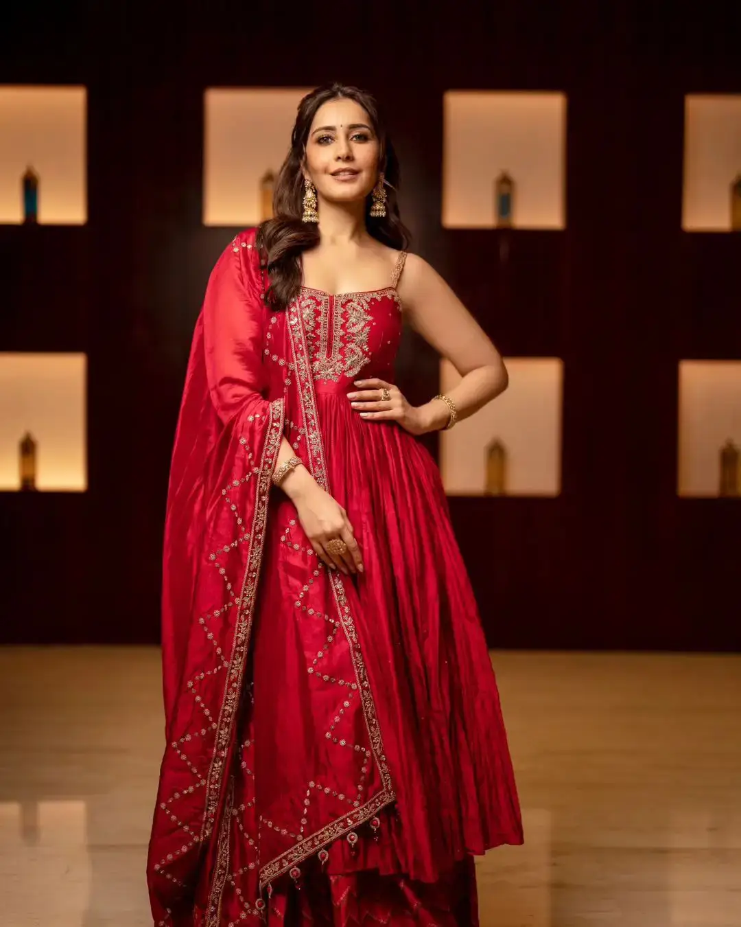 RAASHI KHANNA MESMERIZING LOOKS IN BEAUTIFUL RED GOWN 8